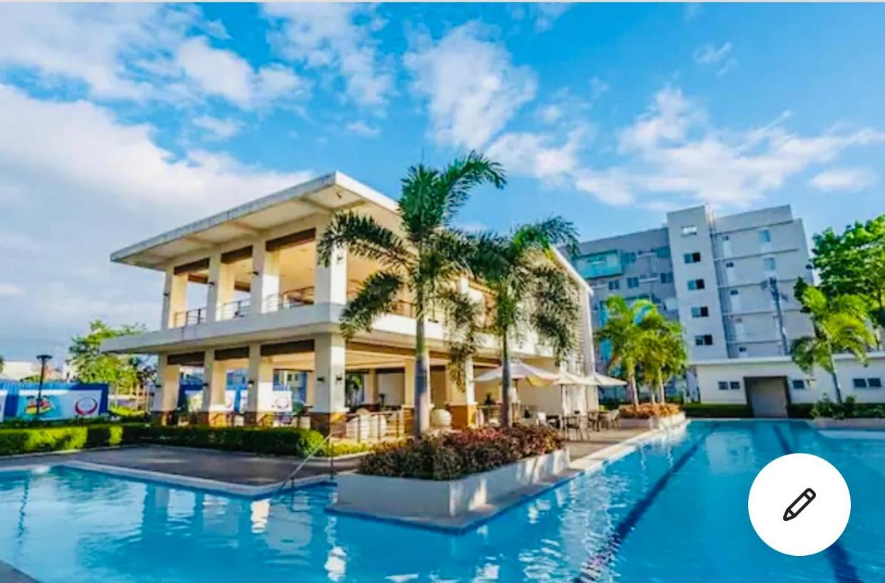 8 Spatial Condominium Davao City Dış mekan fotoğraf
