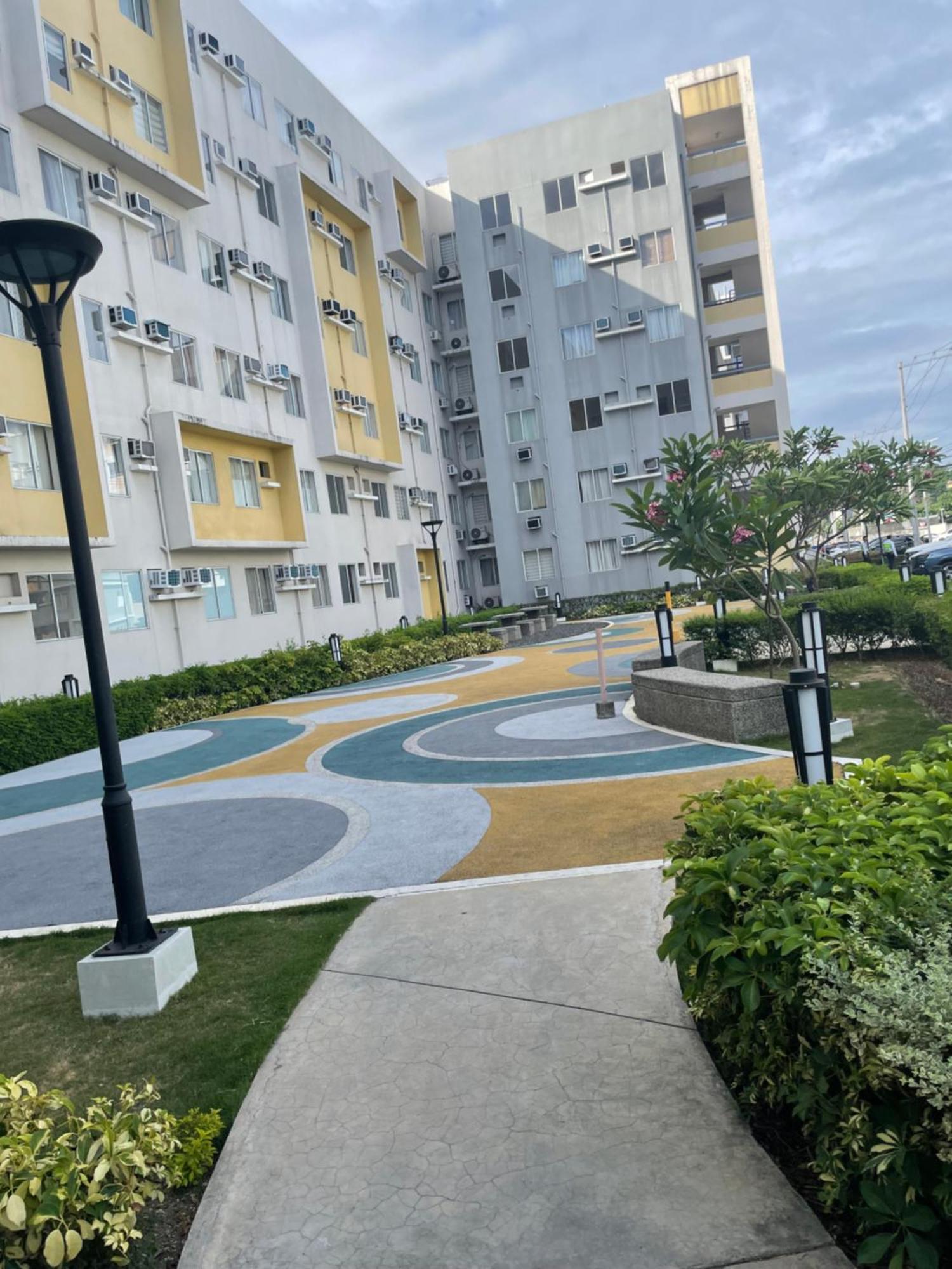 8 Spatial Condominium Davao City Dış mekan fotoğraf